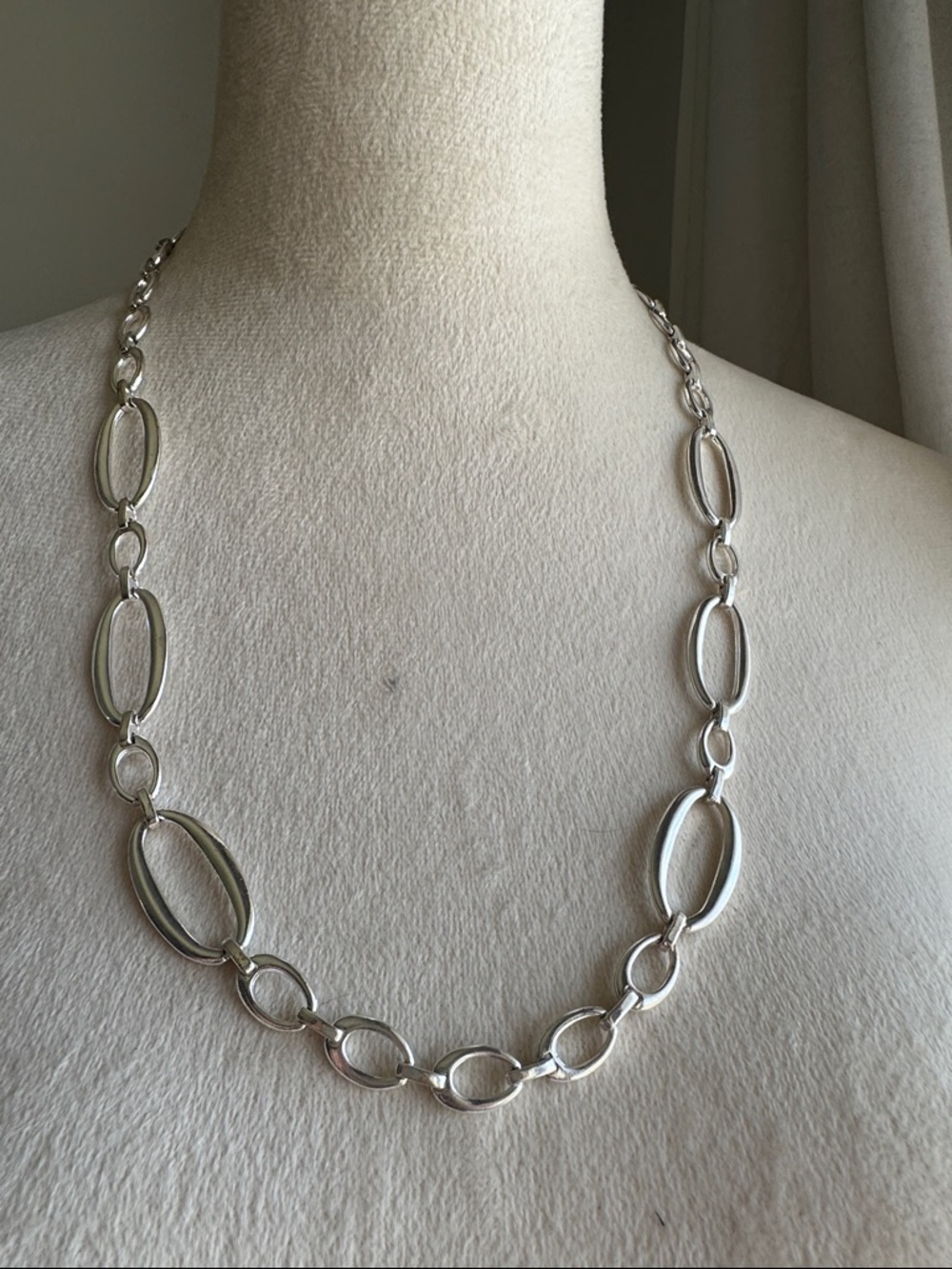 Crown Trifari Open Oval Link Necklace Silver Tone Polished Chain Statement